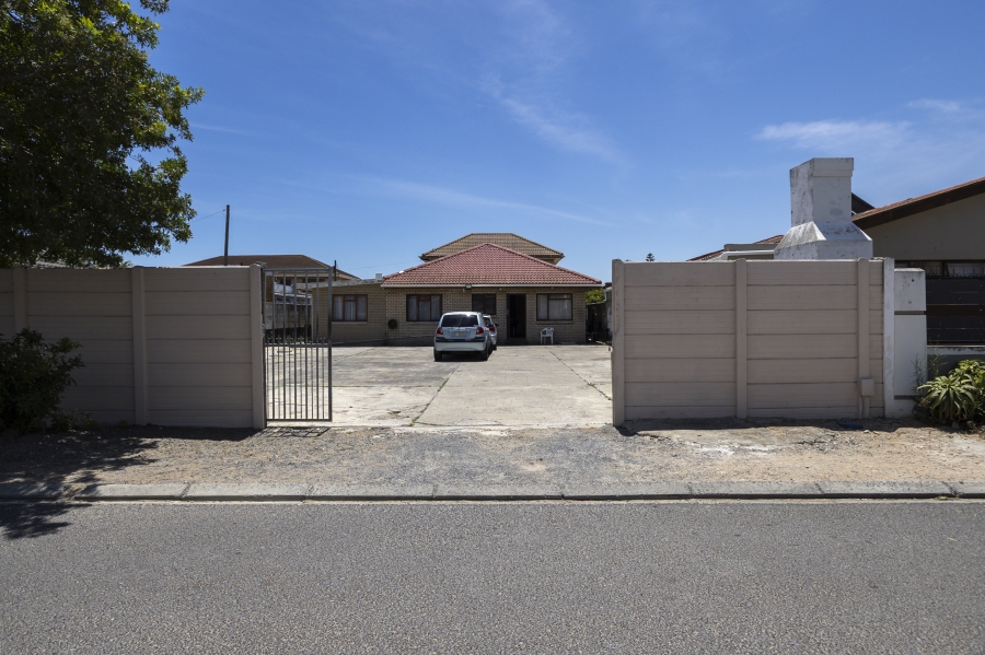 2 Bedroom Property for Sale in Gustrouw Western Cape